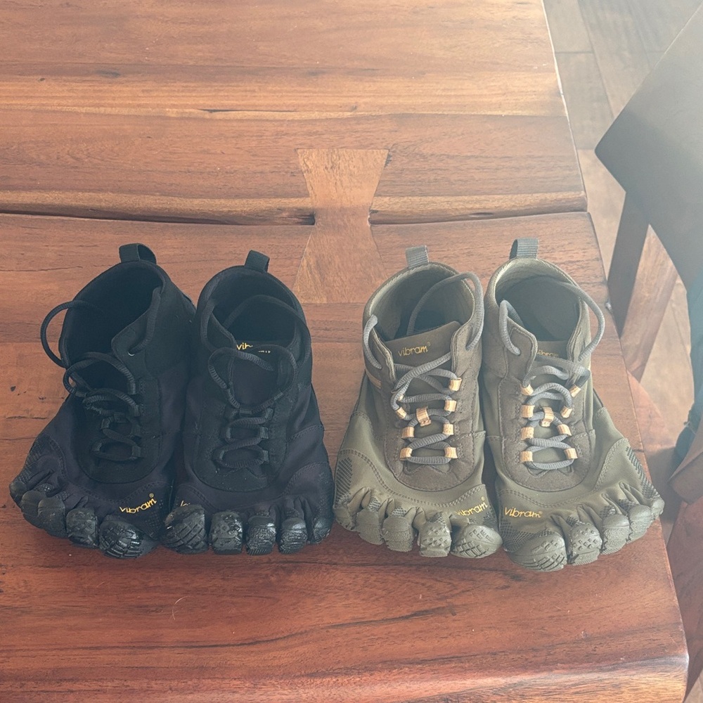 2 pairs of Vibram 5 Finger Shoes Black and Olive